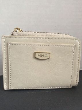 Mango Cream Zip Card Holder Wallet NWOT